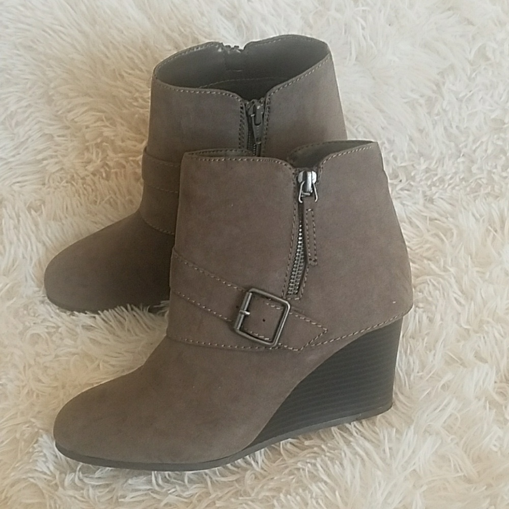 Ankle wedges or booties